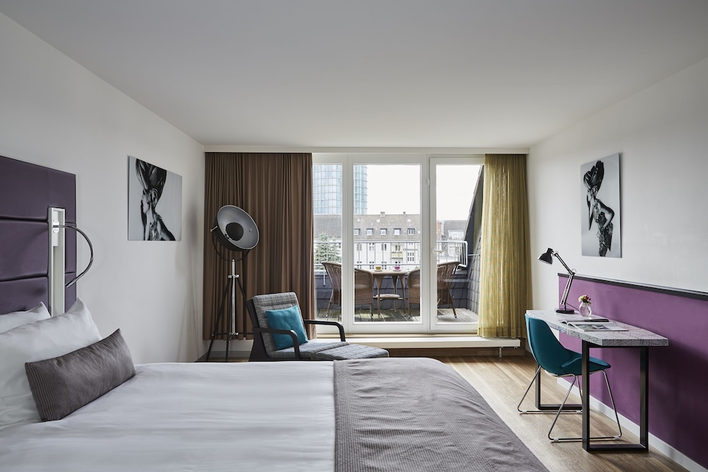 Indigo Düsseldorf - Victoriaplatz 14