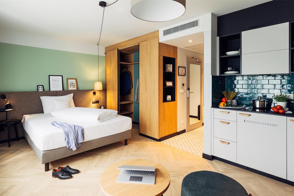 harry's home Berlin Moabit 24