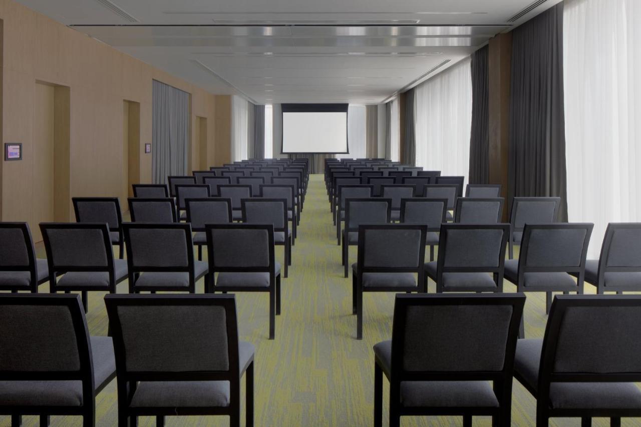 Holiday Inn Dubai Business Bay 11