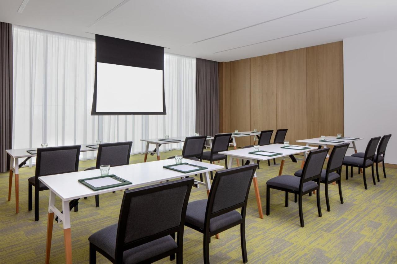 Holiday Inn Dubai Business Bay 12