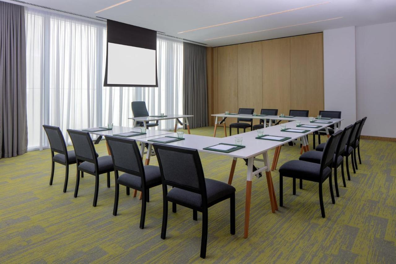 Holiday Inn Dubai Business Bay 14