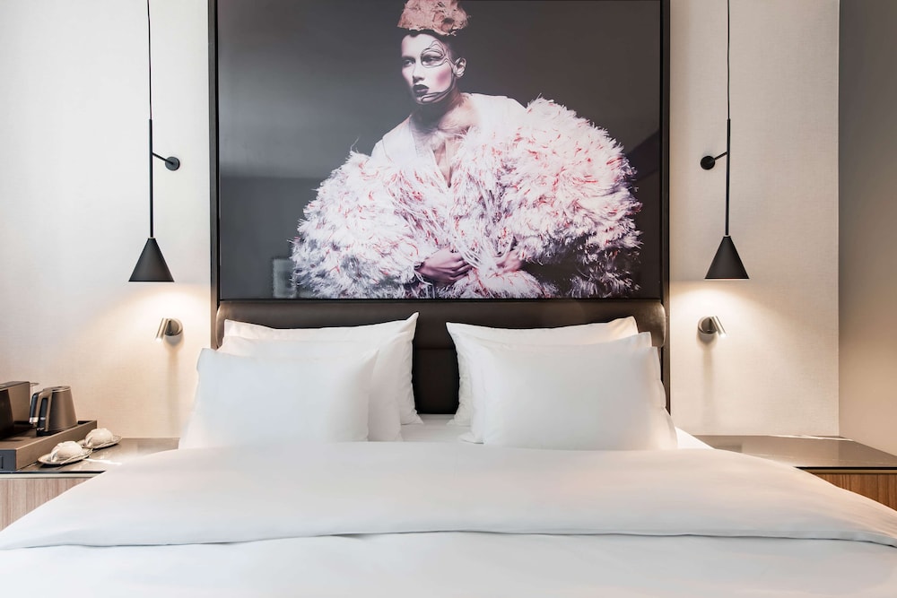 Radisson Collection Hotel, Berlin 8