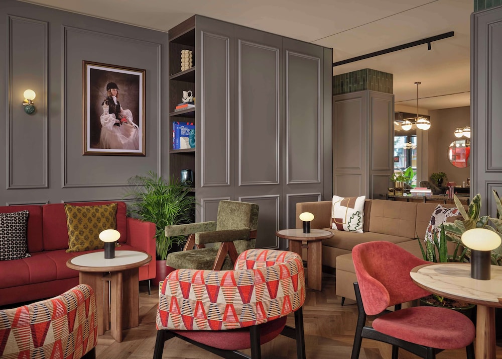 Radisson RED Berlin Kudamm 5