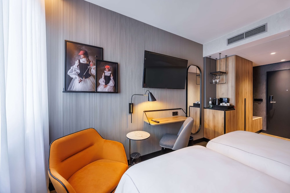 Radisson RED Berlin Kudamm 12