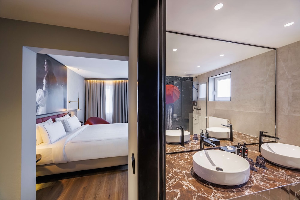 Radisson RED Berlin Kudamm 18