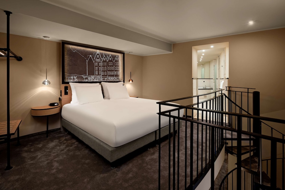 Wasserturm Hotel Cologne, Curio Collection by Hilton 13