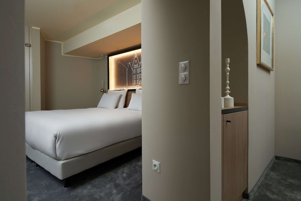 Wasserturm Hotel Cologne, Curio Collection by Hilton 11