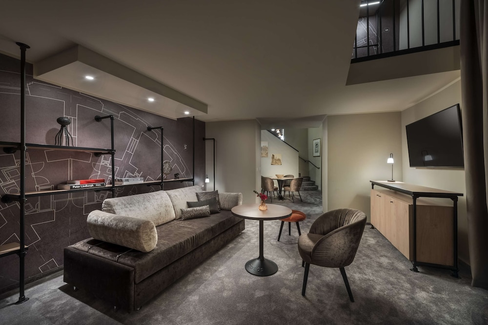 Wasserturm Hotel Cologne, Curio Collection by Hilton 16