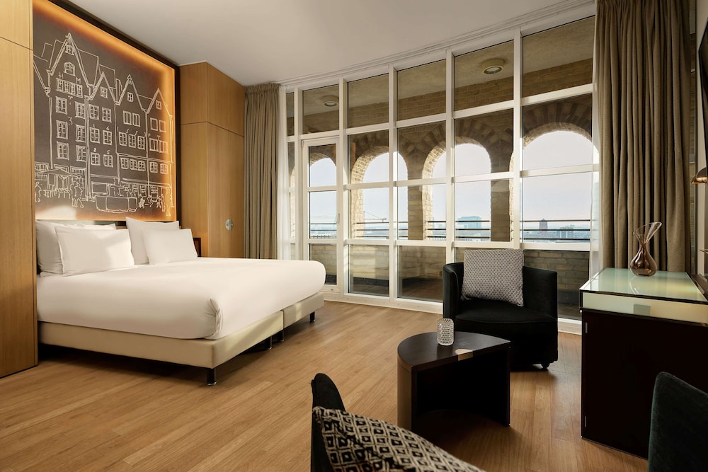 Wasserturm Hotel Cologne, Curio Collection by Hilton 12