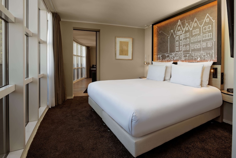Wasserturm Hotel Cologne, Curio Collection by Hilton 9