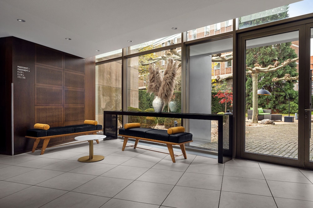 Wasserturm Hotel Cologne, Curio Collection by Hilton 3