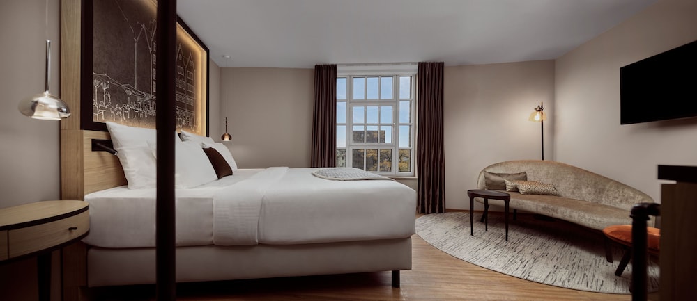 Wasserturm Hotel Cologne, Curio Collection by Hilton 5