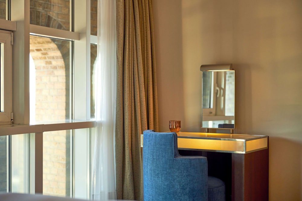 Wasserturm Hotel Cologne, Curio Collection by Hilton 6