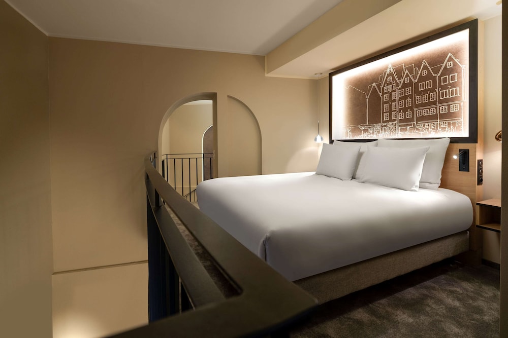Wasserturm Hotel Cologne, Curio Collection by Hilton 10