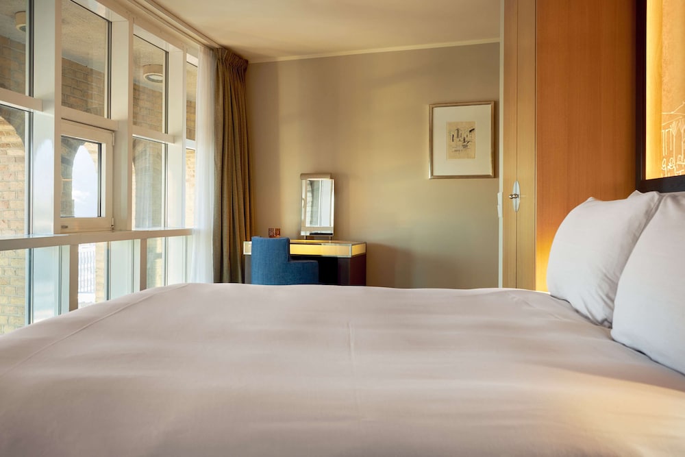 Wasserturm Hotel Cologne, Curio Collection by Hilton 14