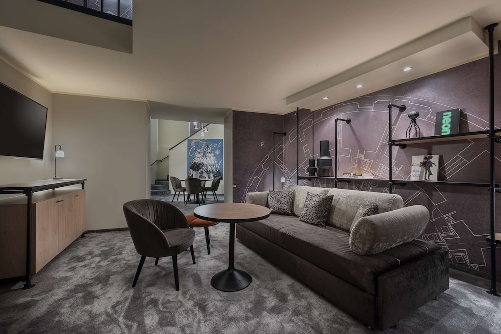 Wasserturm Hotel Cologne, Curio Collection by Hilton 20