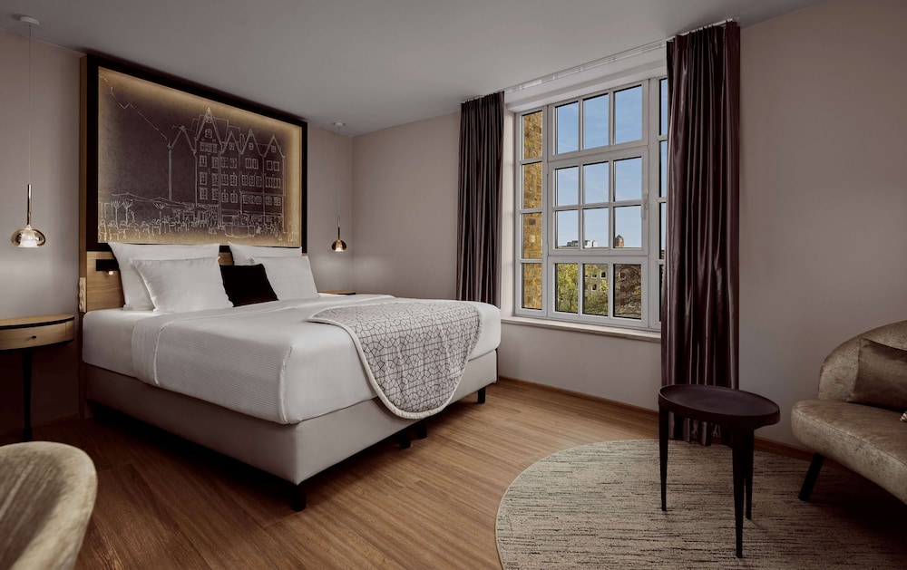Wasserturm Hotel Cologne, Curio Collection by Hilton 8