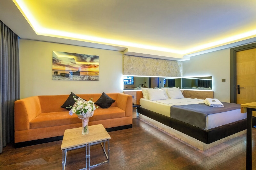216 Bosphorus Suite 18