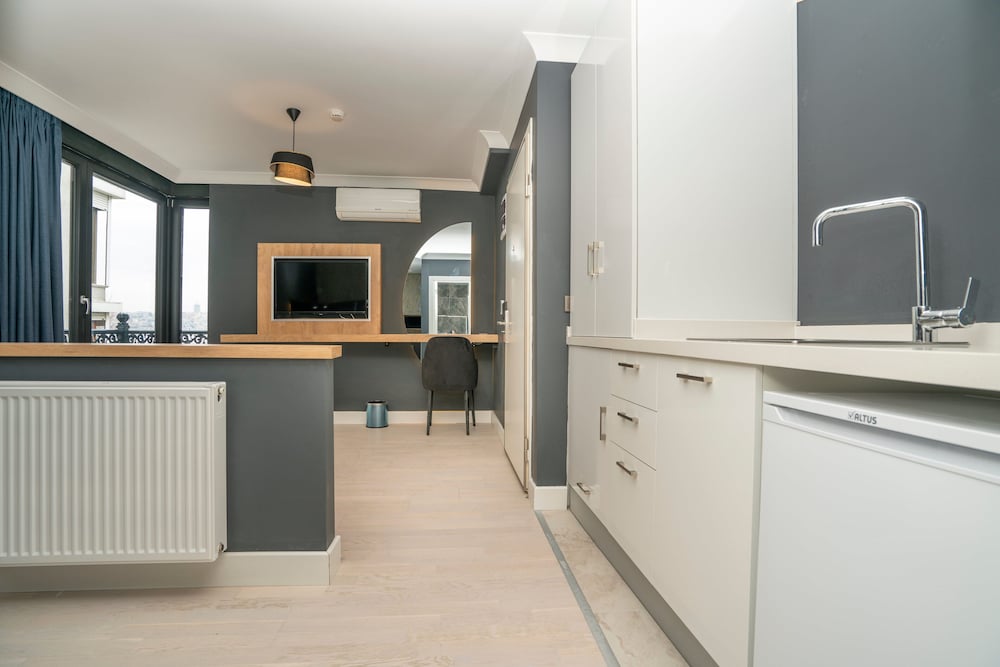 216 Bosphorus Suite 6