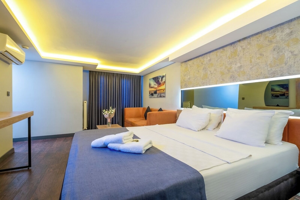 216 Bosphorus Suite 17