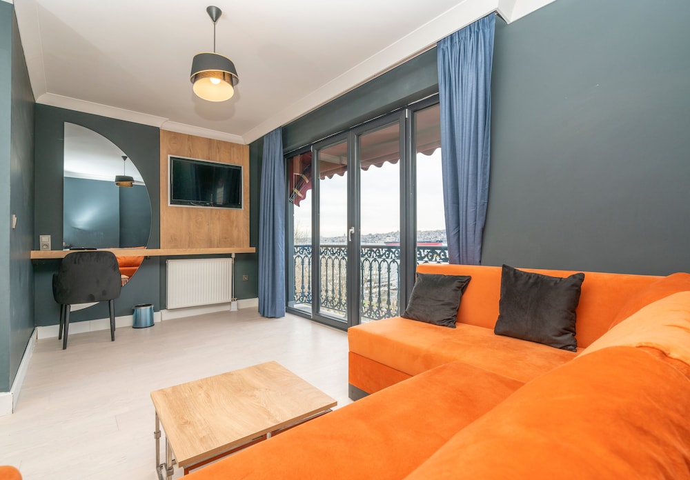216 Bosphorus Suite 3