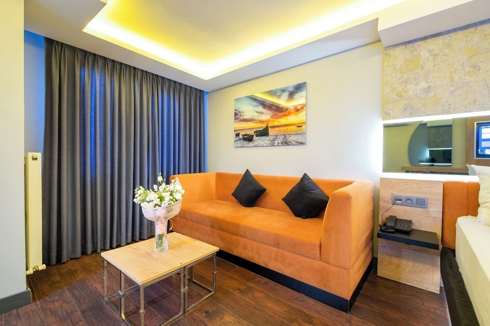 216 Bosphorus Suite 14