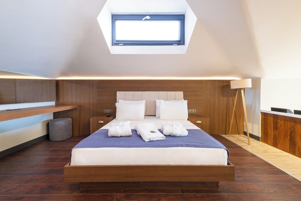 216 Bosphorus Suite 21
