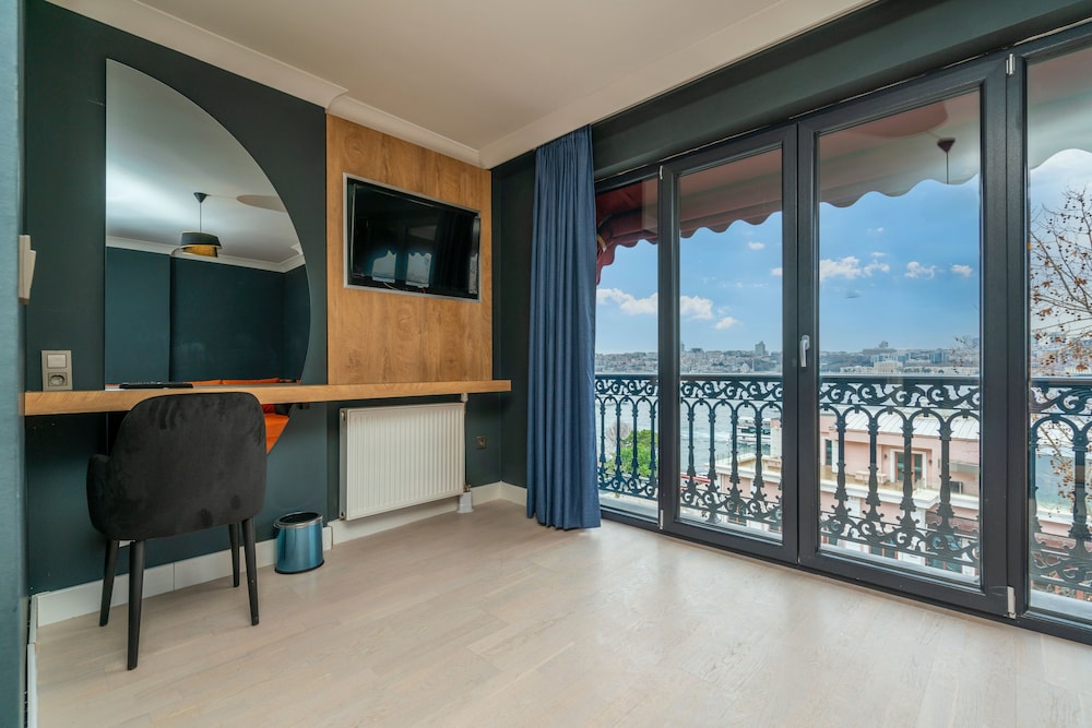 216 Bosphorus Suite 4