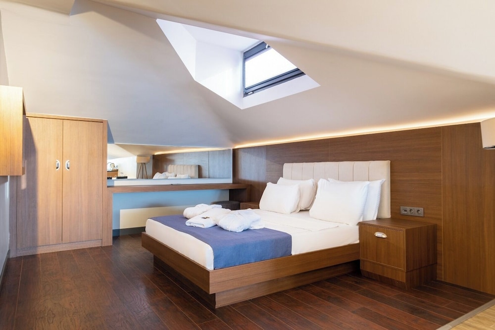 216 Bosphorus Suite 22