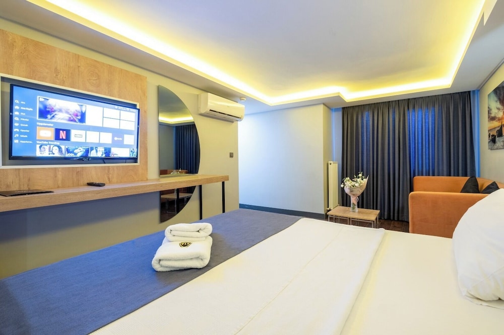 216 Bosphorus Suite 13