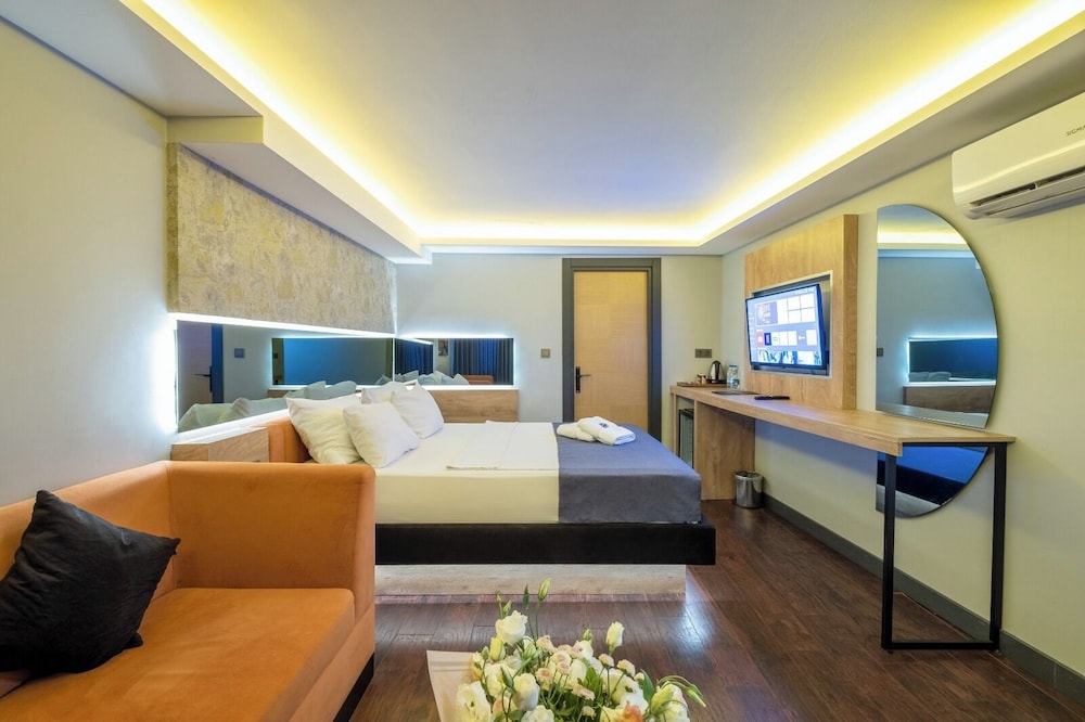 216 Bosphorus Suite 8