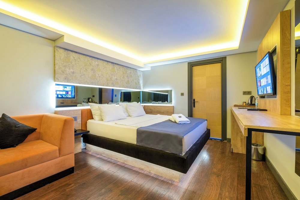 216 Bosphorus Suite 16