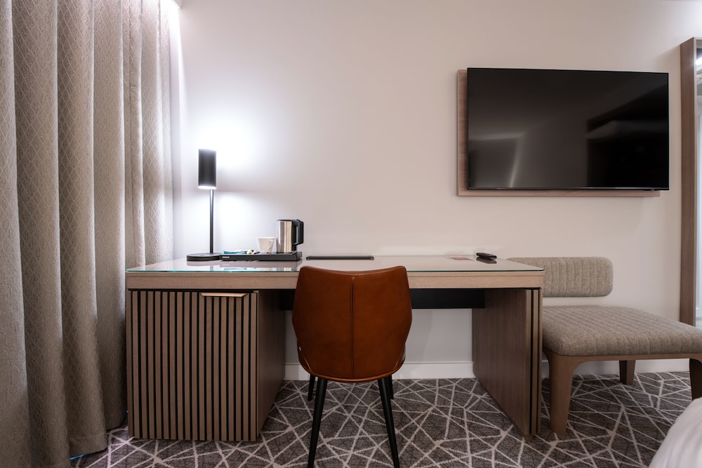 The Landing Hotel 8