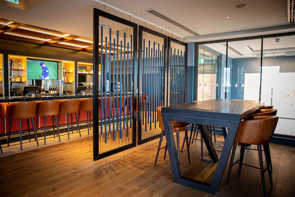 The Landing Hotel 19