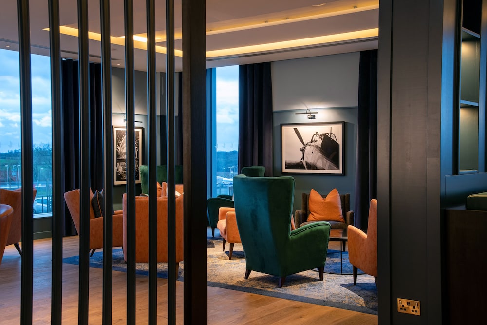 The Landing Hotel 16