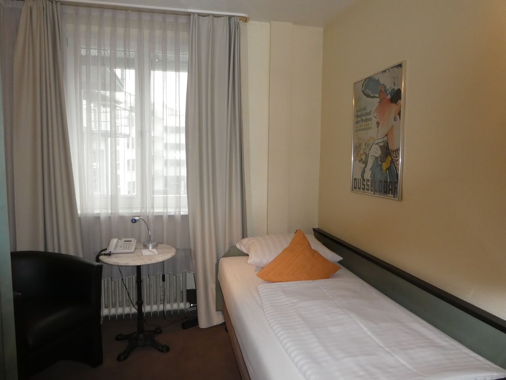 Adrett Hotel Königsallee 4