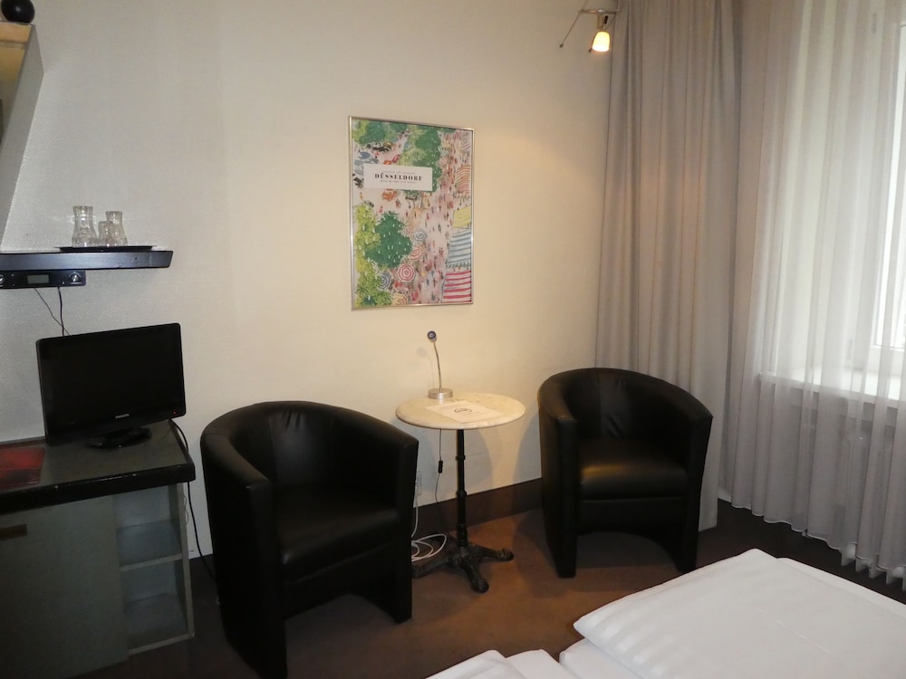Adrett Hotel Königsallee 17