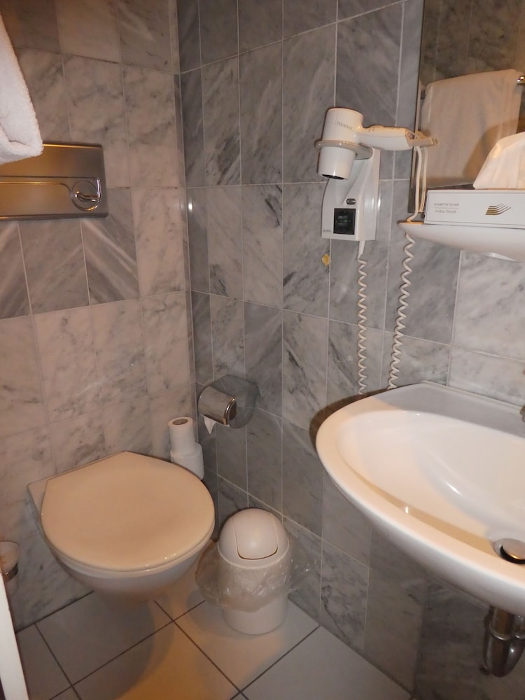 Adrett Hotel Königsallee 22