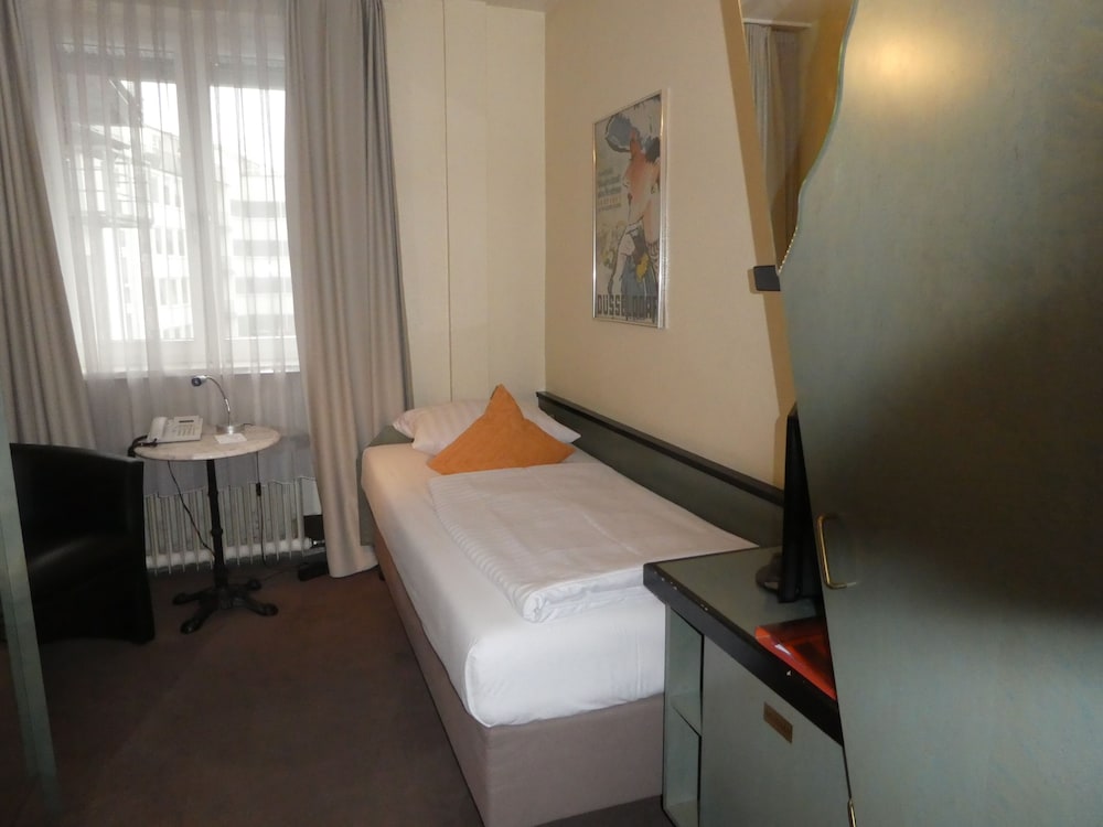 Adrett Hotel Königsallee 3