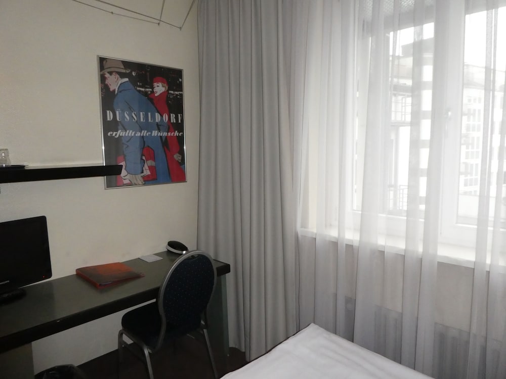 Adrett Hotel Königsallee 12
