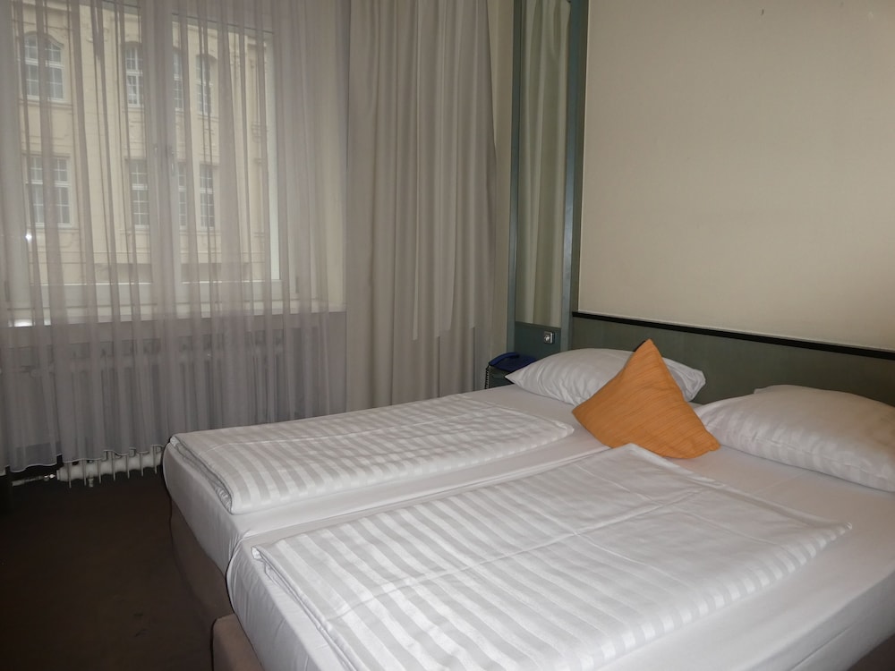Adrett Hotel Königsallee 19