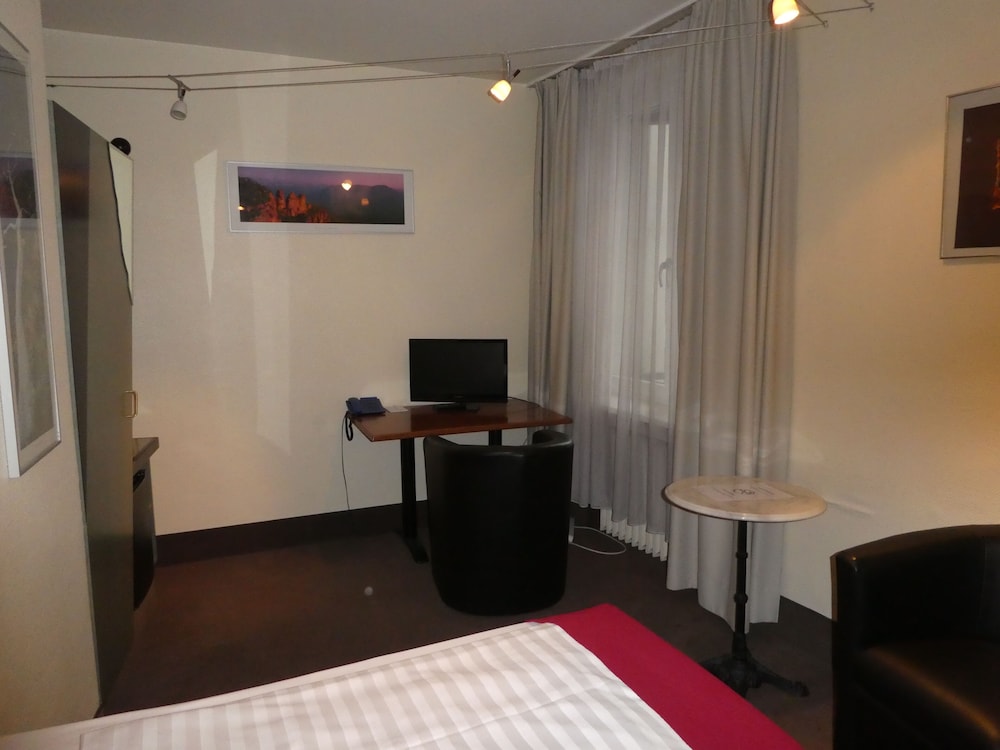 Adrett Hotel Königsallee 16