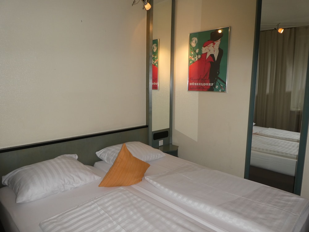 Adrett Hotel Königsallee 18