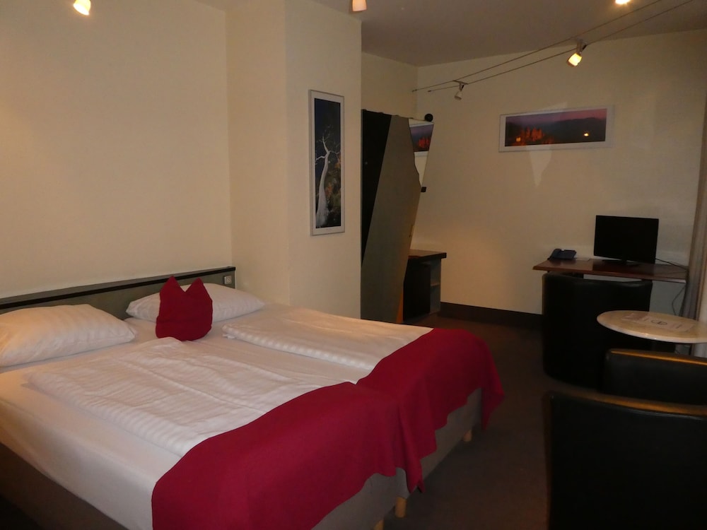 Adrett Hotel Königsallee 14