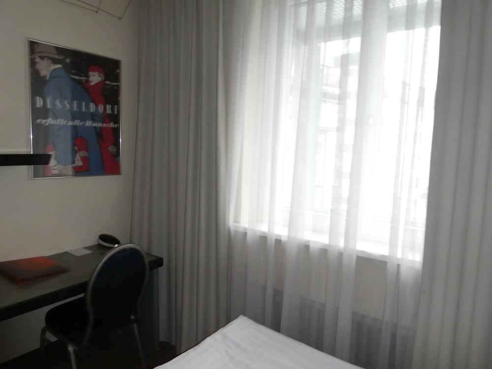Adrett Hotel Königsallee 11