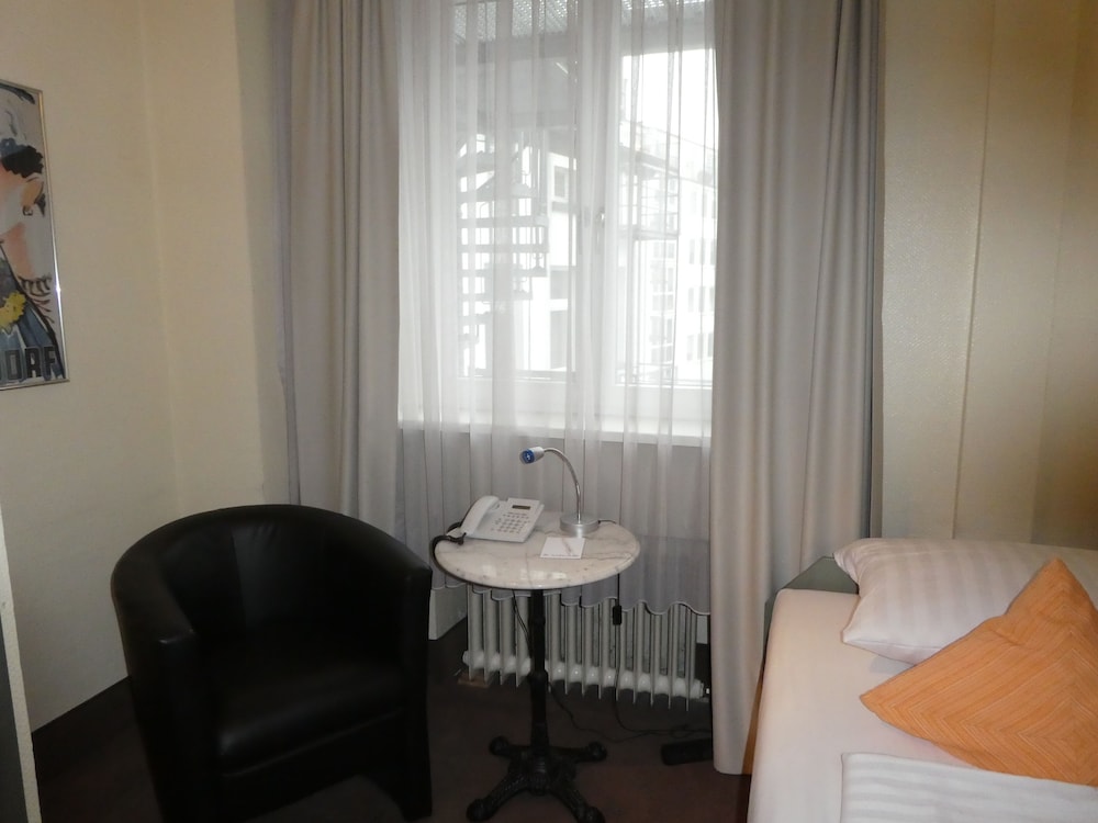 Adrett Hotel Königsallee 8
