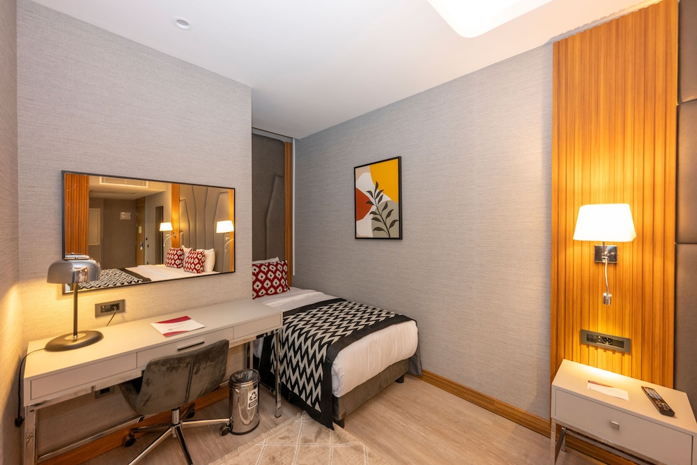 Ramada Encore by Wyndham Istanbul Sisli 11