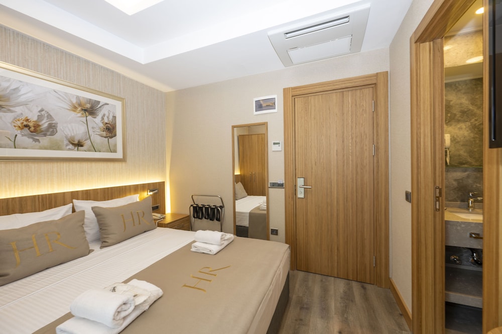 Hotel Ravi 24