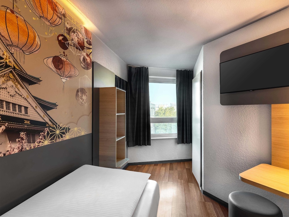B&B HOTEL Düsseldorf-Hbf 12