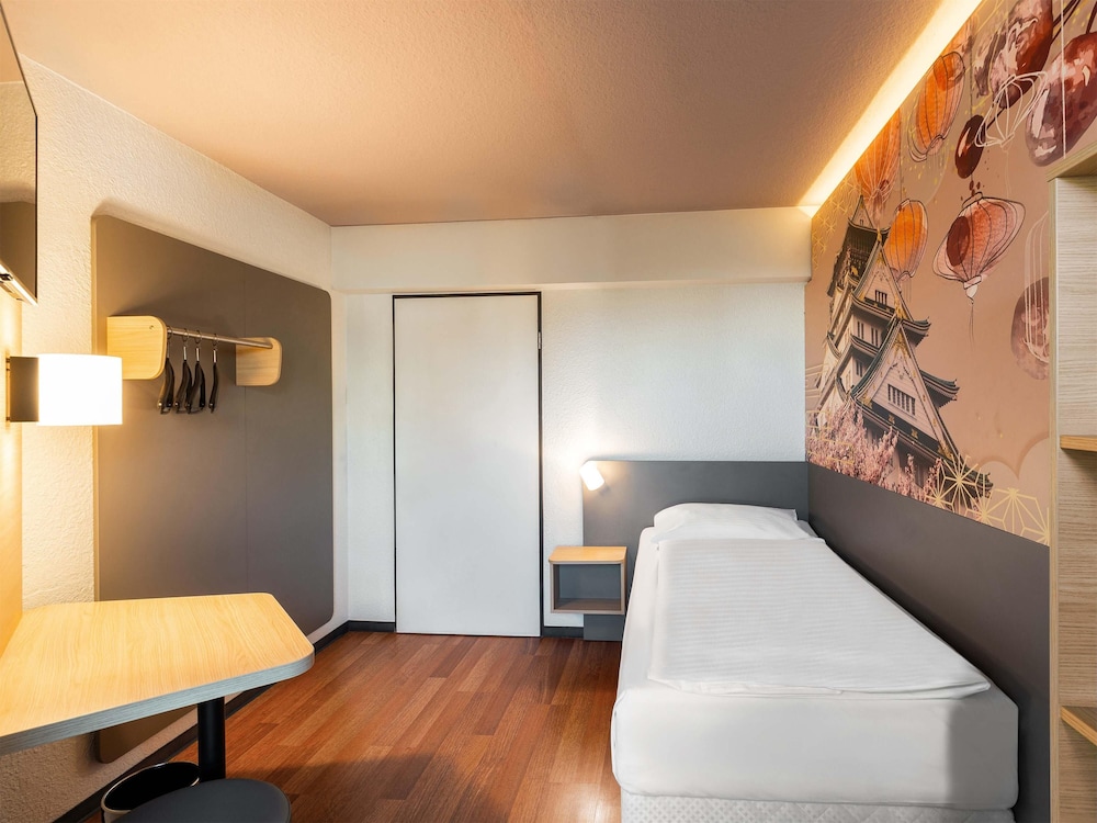 B&B HOTEL Düsseldorf-Hbf 14